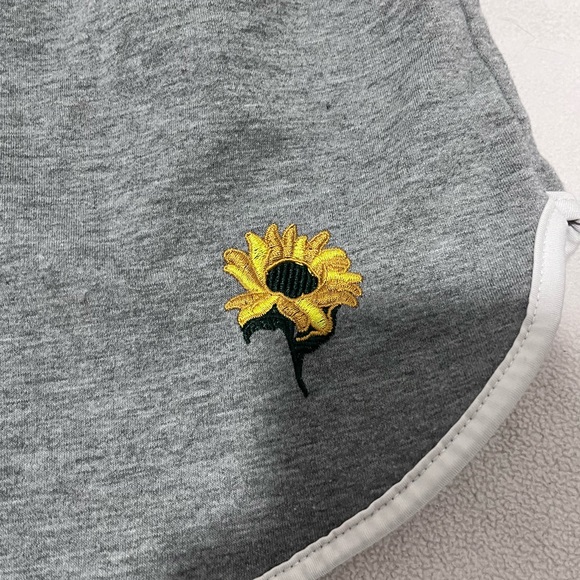 SHEIN GRAPHIC SHORTS - Picture 4 of 7